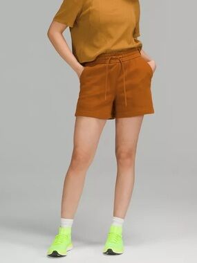 Lululemon Loungeful draw stringHigh-Rise Short Size 4
